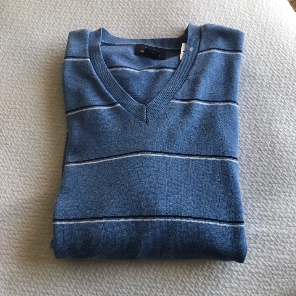 Like new brooks brothers v neck sweater